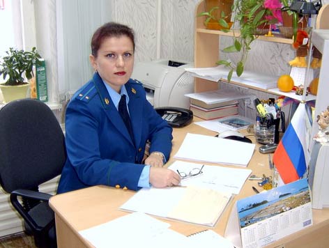 Женский портрет на фоне погонов Женский портрет на фоне погонов