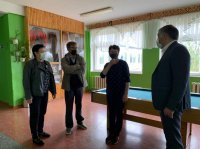 Глава Усинска Николай Такаев посетил с рабочим визитом школу в с. Усть-Уса