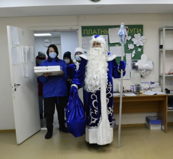 В Усинске в рамках Общероссийской акции «Новый год в каждый дом» прошла новогодняя акция «Спасибо врачам»