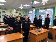 Сотрудники полиции Усинска поздравили кадетов с новогодними праздниками