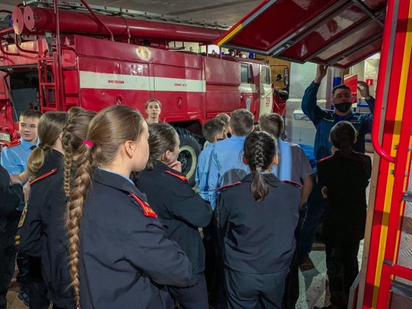 Работники МЧС рассказали кадетам о работе и профессии пожарного