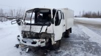 Под Усинском водитель "Урала" не уступил дорогу пьяному водителю фургона
