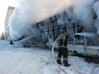 Пожар в усинском торговом центре "Северное Сияние" (видео)