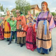 Под парчовыми воротами Под парчовыми воротами