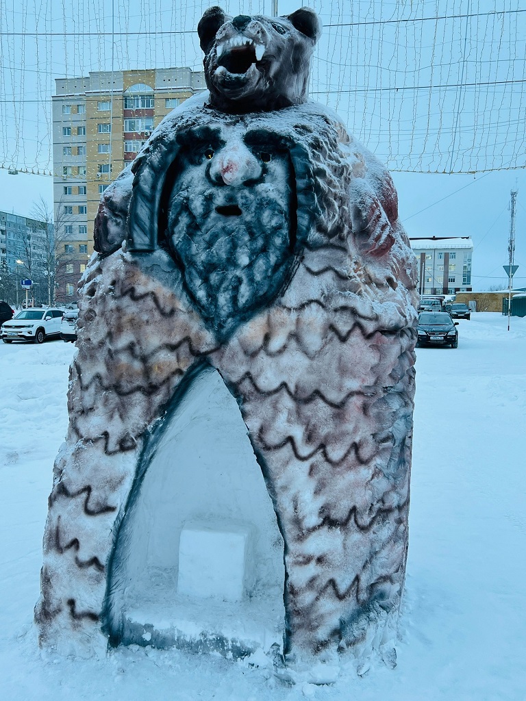 В Усинске создали снежные фигуры | 19.12.2022 | Усинск - БезФормата