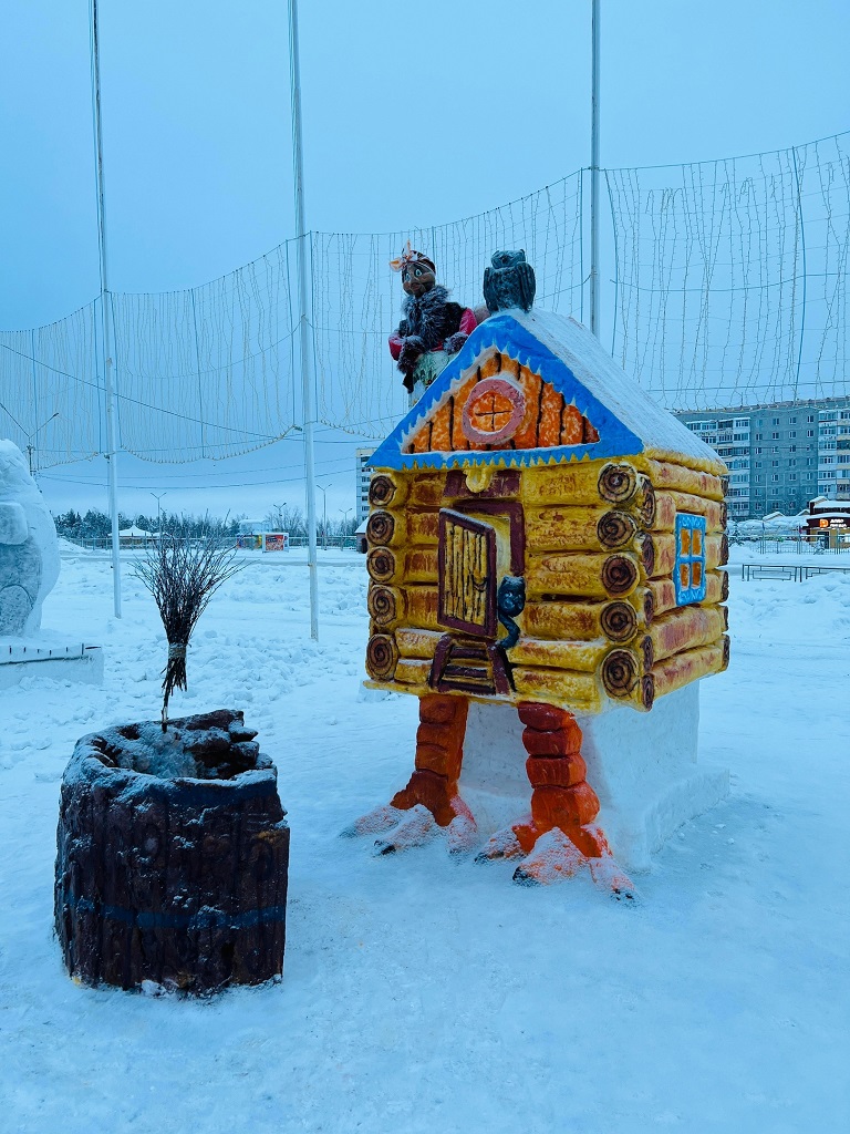 В Усинске создали снежные фигуры | 19.12.2022 | Усинск - БезФормата