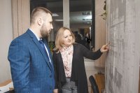 Ирина Алексеева и ведущий инженер отдела повышения нефтеотдачи пластов ТПП «ЛУКОЙЛ-Усинскнефтегаз» Кирилл Капиев Ирина Алексеева и ведущий инженер отдела повышения нефтеотдачи пластов ТПП «ЛУКОЙЛ-Усинскнефтегаз» Кирилл Капиев