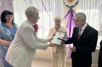 Три медали «За любовь и верность» вручили юбилярам семейной жизни в Усинске Три медали «За любовь и верность» вручили юбилярам семейной жизни в Усинске
