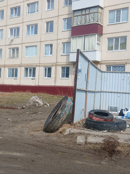 Контейнерные площадки – не место для складирования шин Контейнерные площадки – не место для складирования шин