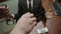 В Усинске обвиняется директор-взяточник В Усинске обвиняется директор-взяточник