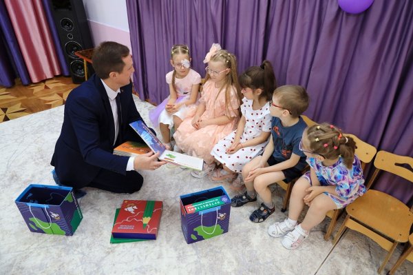 ЛУКОЙЛ передал книги для воспитанников детского сада в Усинске ЛУКОЙЛ передал книги для воспитанников детского сада в Усинске
